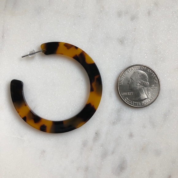 The Classic C Shaped Tortoise Shell Resin Earring - Picture 5 of 5